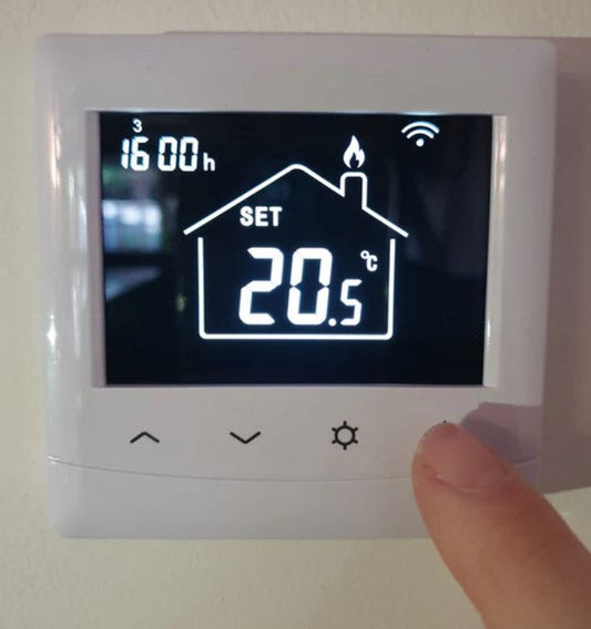 Thermostaat infrarood vloerverwarming instellen op 20,5°C — wifi thermostaat met touchscreen display